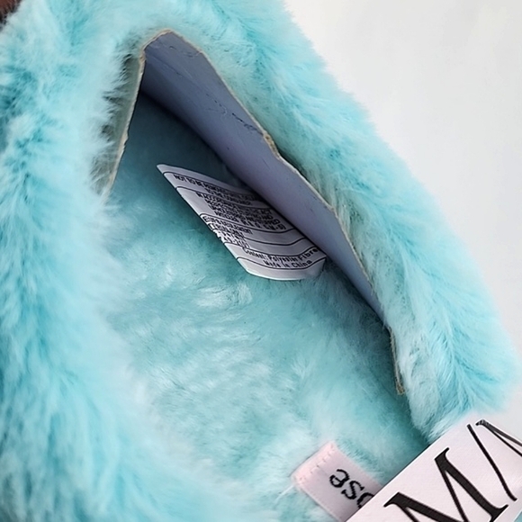 ⭐️3/ $30⭐️ La Vie en Rose Fuzzy Blue Slip On Slippers Padded Soles Size M 7/8 - Picture 4 of 7